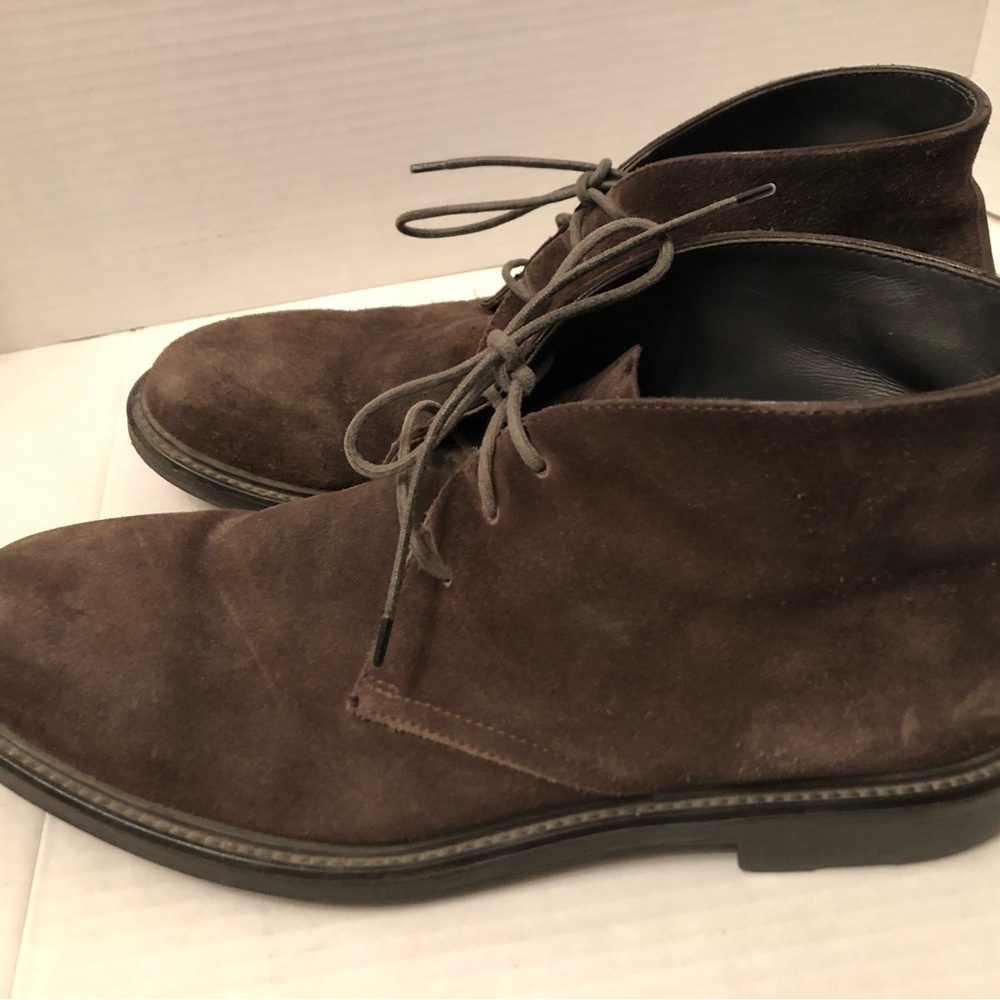 Italian made To Boot New York Adam Derrick Men's size 9 1/2 Brown Suede Chukka